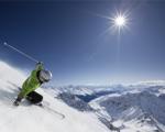 Skifahrer im Winter in Sotschi - Insgesamt wurden 130 Skigebiete in Deutschland, Österreich und der Schweiz miteinander verglichen.