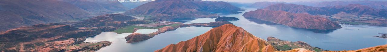 Wanaka lake and Southern Alps mountain range with Mt Aspiring - Neuseeland Wanaka lake and Southern Alps mountain range with Mt Aspiring - Neuseeland