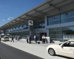 Flughafen Friechrichshafen Terminal Eingang - Corendon fliegt im Sommer 2020 vom Bodensee nach Griechenland. © Bodensee-Airport Friedrichshafen