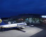 Flughafen Weeze Vorfeld mit Ryanair-Flieger - Mit dem vorübergehenden Grounding von Ryanair stellt auch der Flughafen Weeze den Flugbetrieb vorerst ein. © Ryanair