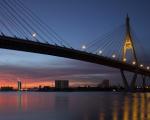 Bangkok Skyline - Bangkok schafft sieben neue Elektroboote für den Kanal Khlong Phadung Krung Kasem an.