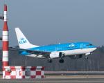 KLM Flugzeug startet - An Bord der KLM-Maschinen gibt es fortan wieder einen umfangreicheren Bordservice. © KLM