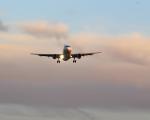 Flugzeug-Landeanflug-Abend - Brussels Airlines veröffentlicht den Sommerflugplan 2021.