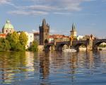 Tschechien: Prag Karlsbrücke - Mit Ablauf des 14. Aprils werden die Grenzkontrollen zu Tschechien aufgehoben.