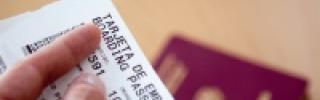 Flugticket mit Reisepass