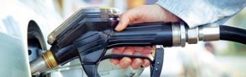 Der niedrige Benzinpreis freut die Autofahrer - doch die Konzerne leiden unter dem Ölpreisverfall.