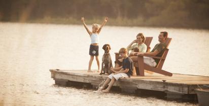 Hund+Steg+See+Familie