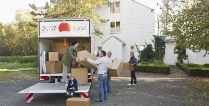 Achten Sie auf die maximal erlaubte Zuladung für Ihren Transporter Familie beim Umzug