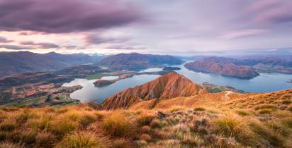 Wanaka lake and Southern Alps mountain range with Mt Aspiring - Neuseeland Wanaka lake and Southern Alps mountain range with Mt Aspiring - Neuseeland