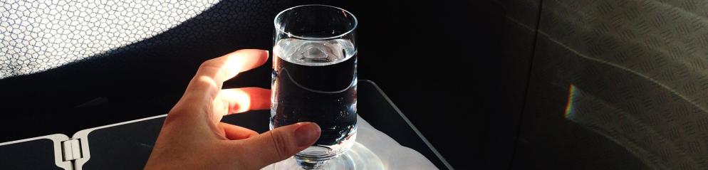 Flugzeug+Wasserglas+Emotion