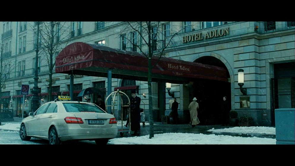 Filmszene aus "Unknown Identity" Unknown Identity-Adlon