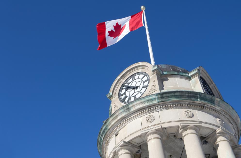 Sonstiges: Kanada Flagge Gebäude