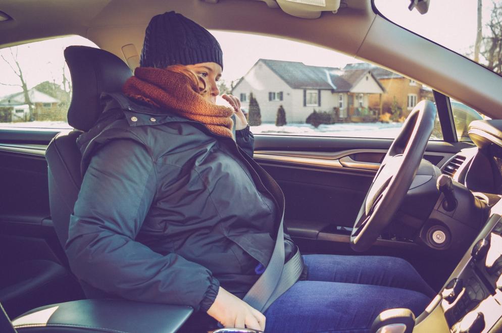 Mietwagen: Frau - Jacke Schal und Mütze