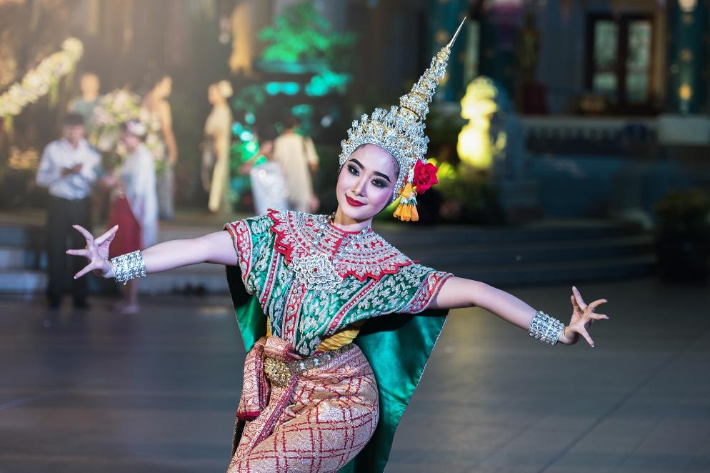 Gründe All-inclusive-Hotel: Folklore - Show- Tänzerin - Asien