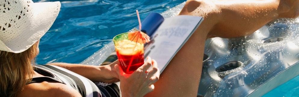 Urlaubsfinder: schmal-Sonstiges-Hotel-Pool-Luftmatratze