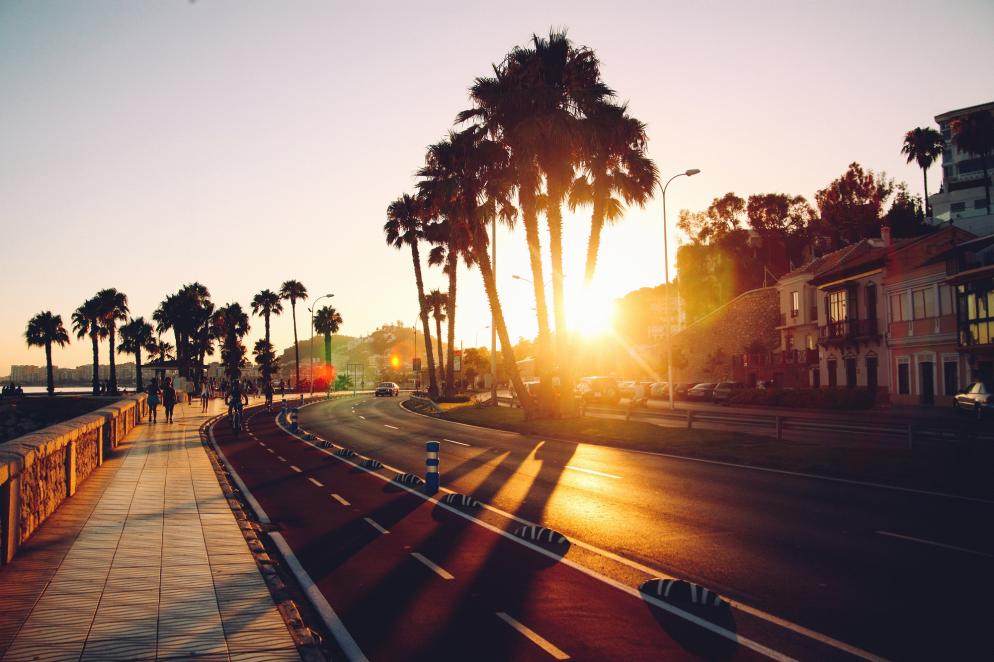 Spanien: Costa del Sol - Malaga - Straße-Sonnenuntergang