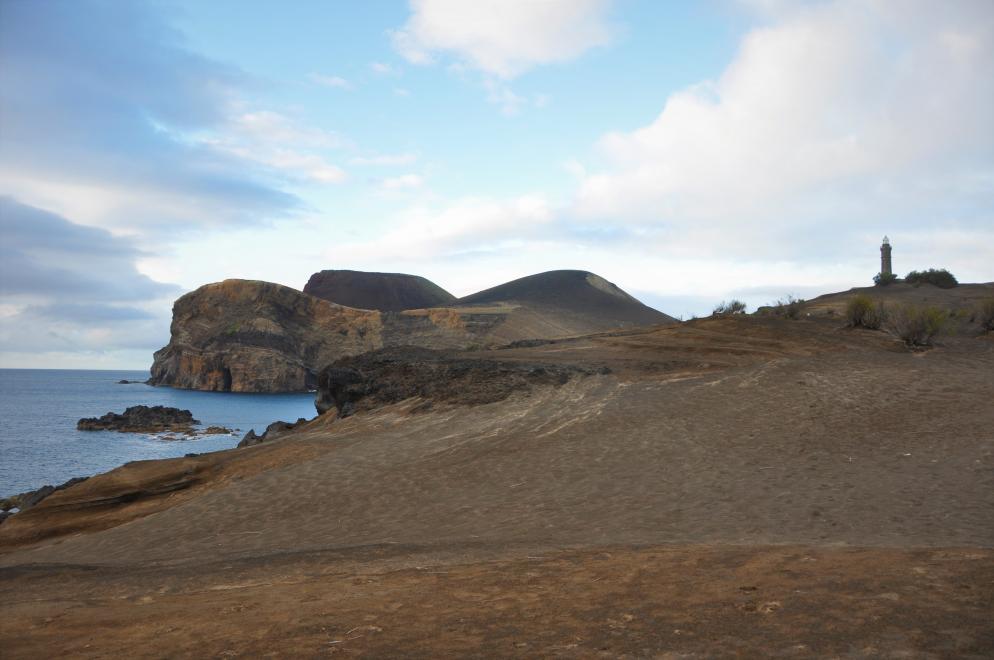 Farol da Ponta dos Capelinhos - Faial Farol da Ponta dos Capelinhos - Faial