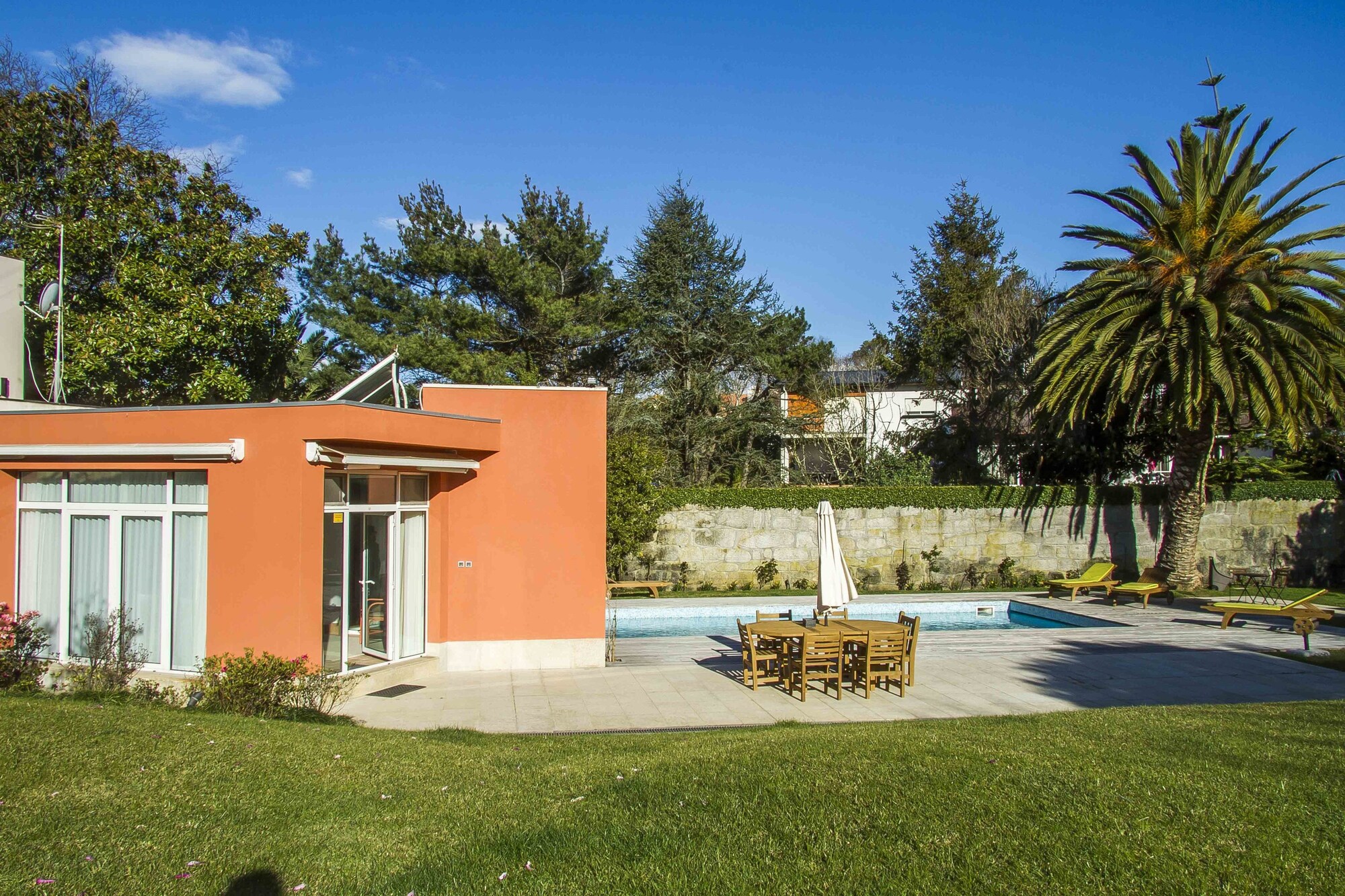 Liiiving in Porto Garden Pool House (Porto, Portugal) ️ inkl. Flug buchen